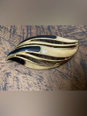 Trifari Vintage Gold Tone Enamel Leaf Brooch in Black and Cream